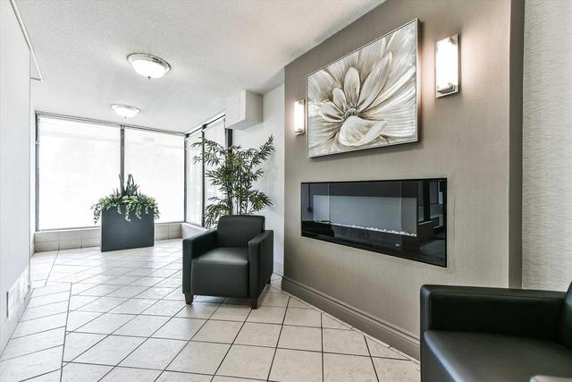 1801 - 18 Knightsbridge Rd, Condo with 3 bedrooms, 2 bathrooms and 1 parking in Brampton ON | Image 3