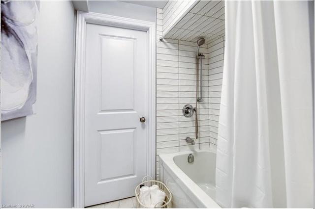 519 Hollybrook Cres, Townhouse with 2 bedrooms, 4 bathrooms and 2 parking in Kitchener ON | Image 27