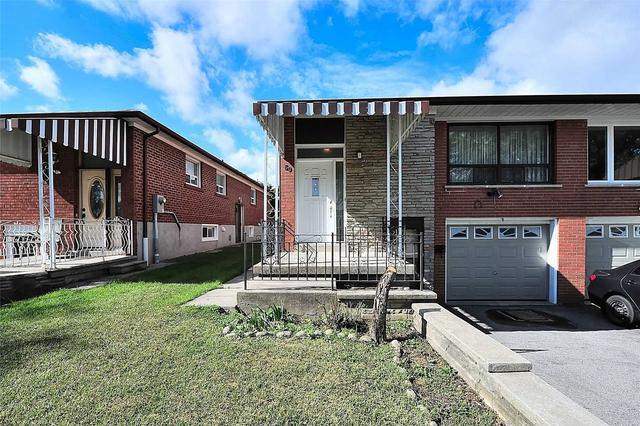 59 Starview Dr, House semidetached with 3 bedrooms, 2 bathrooms and 3 parking in Toronto ON | Image 1