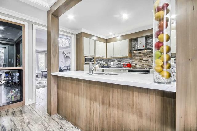 60 Elise Terr, House semidetached with 3 bedrooms, 3 bathrooms and 4 parking in Toronto ON | Image 4
