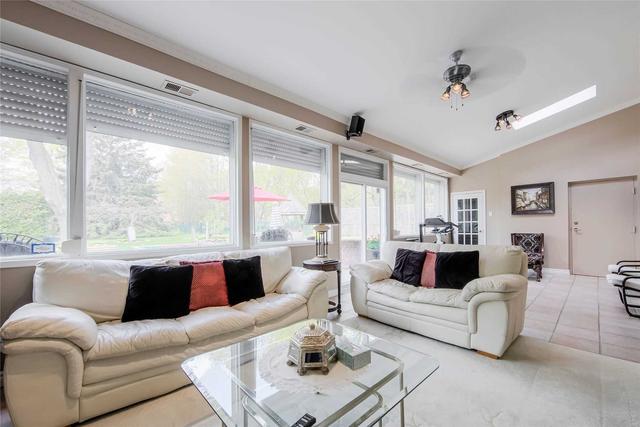 18 West Hill Dr, House detached with 3 bedrooms, 3 bathrooms and 12 parking in Toronto ON | Image 8