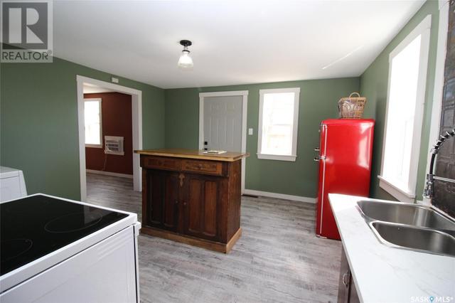 224 Front Street, House detached with 1 bedrooms, 1 bathrooms and null parking in Eastend SK | Image 3