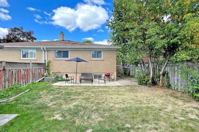 25 Clydesdale Dr, House semidetached with 3 bedrooms, 2 bathrooms and 3 parking in Toronto ON | Image 29