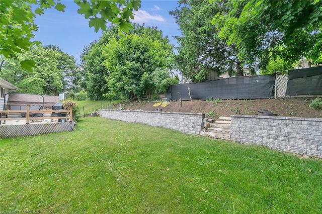 14 Yeats Court, House detached with 4 bedrooms, 2 bathrooms and 5 parking in Guelph ON | Image 26