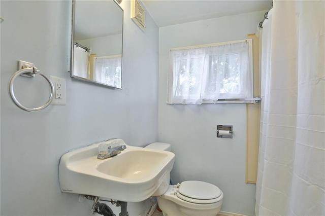 166 Locke Street N, House semidetached with 2 bedrooms, 1 bathrooms and null parking in Hamilton ON | Image 14