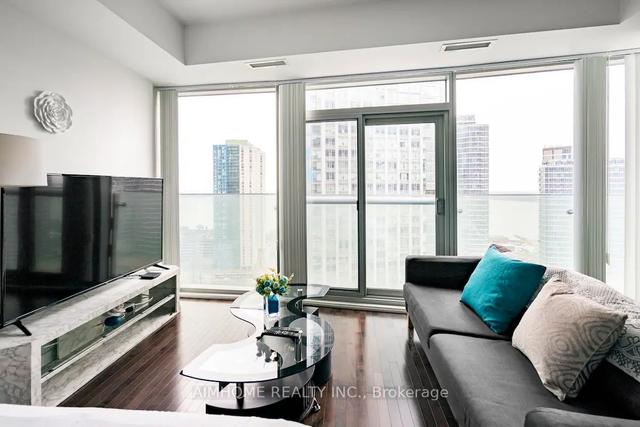 2004 - 14 York St, Condo with 1 bedrooms, 1 bathrooms and 0 parking in Toronto ON | Image 1