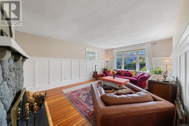 2118 Pentland Rd, House detached with 3 bedrooms, 1 bathrooms and 2 parking in Oak Bay BC | Image 22
