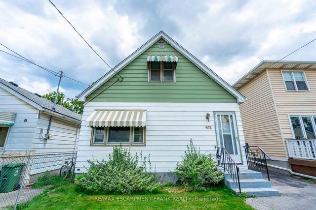 602 Quebec St, House detached with 3 bedrooms, 1 bathrooms and 3 parking in Hamilton ON | Image 1