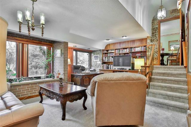 6 Parmbelle Cres, House detached with 3 bedrooms, 3 bathrooms and 8 parking in Toronto ON | Image 4