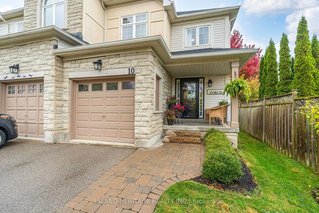 10 Dodds Sq, House attached with 3 bedrooms, 3 bathrooms and 2 parking in Clarington ON | Image 1