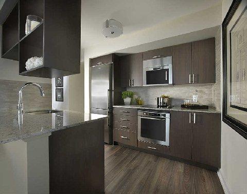 1803 - 6 Eva Rd, Condo with 2 bedrooms, 2 bathrooms and 1 parking in Toronto ON | Image 3