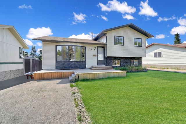 9417 70 Avenue, House detached with 4 bedrooms, 2 bathrooms and 4 parking in Grande Prairie AB | Image 1