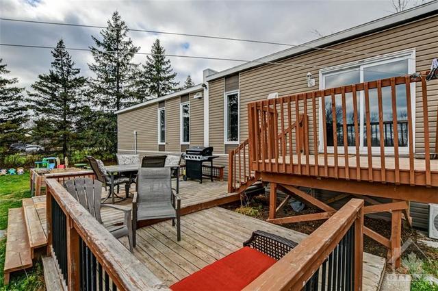 880 Concession 1 Road, House detached with 2 bedrooms, 1 bathrooms and 8 parking in Alfred and Plantagenet ON | Image 23