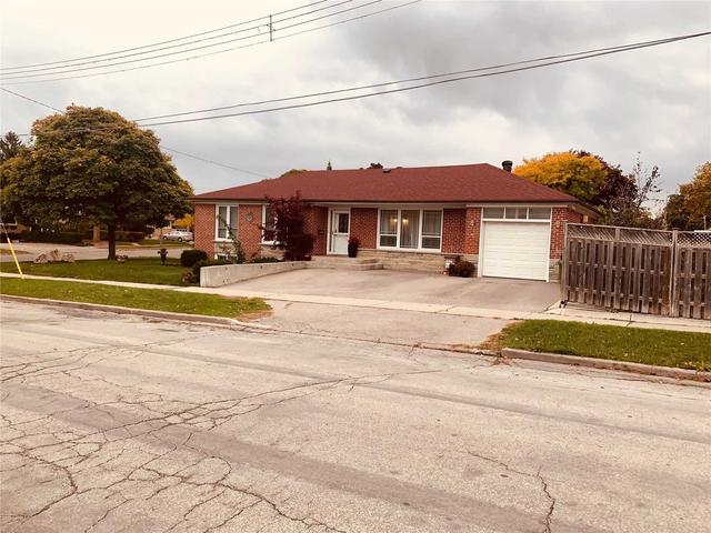 2 Billcar Rd, House detached with 3 bedrooms, 2 bathrooms and 4 parking in Toronto ON | Image 1