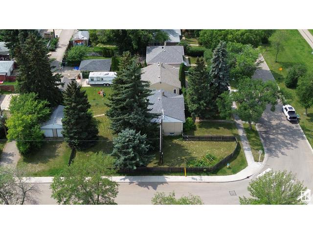 9705 & 9703   68 Av Nw, House detached with 4 bedrooms, 2 bathrooms and null parking in Edmonton AB | Image 16