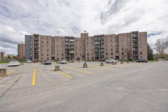 311 - 17 Eldon Hall Place, House attached with 2 bedrooms, 1 bathrooms and null parking in Kingston ON | Image 21