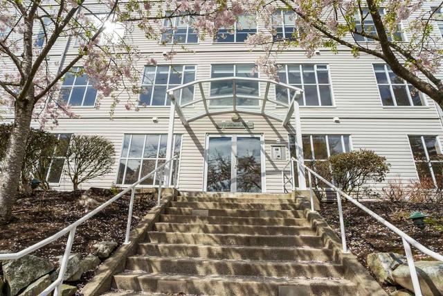 310 - 328 Esplanade Avenue, Condo with 2 bedrooms, 1 bathrooms and null parking in Harrison Hot Springs BC | Image 2