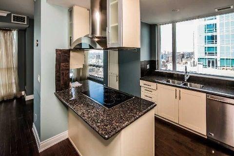 4212 - 761 Bay St, Condo with 2 bedrooms, 3 bathrooms and 1 parking in Toronto ON | Image 3