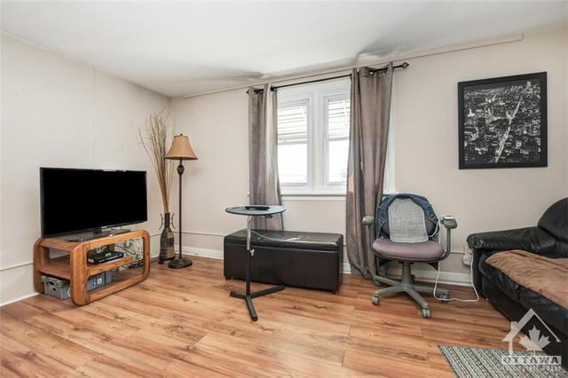 4490 Anderson Road, Condo with 2 bedrooms, 1 bathrooms and 2 parking in Ottawa ON | Image 3