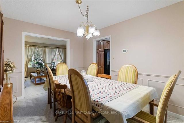 916 Farnham Rd, House detached with 4 bedrooms, 3 bathrooms and 4 parking in London ON | Image 2