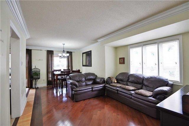 126 Richwood Cres, House attached with 3 bedrooms, 4 bathrooms and 2 parking in Brampton ON | Image 3