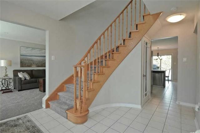 86 Kennett Dr, House detached with 4 bedrooms, 3 bathrooms and 2 parking in Whitby ON | Image 3
