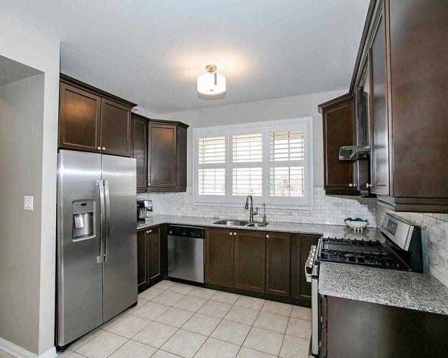 679 Yates Dr, House detached with 3 bedrooms, 3 bathrooms and 4 parking in Milton ON | Image 6