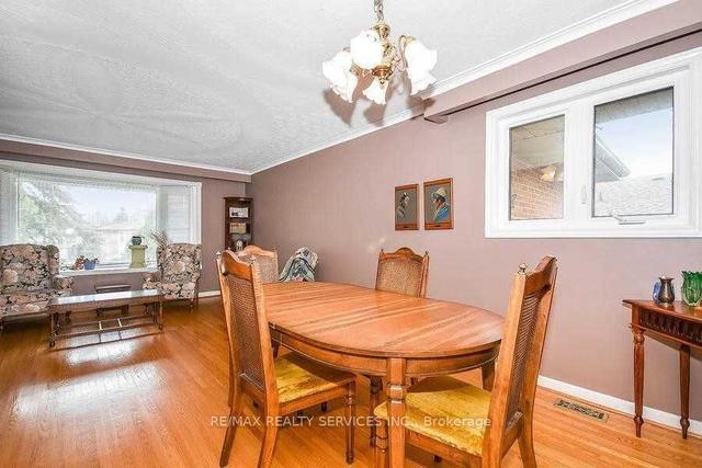 91 Ambleside Dr, House detached with 3 bedrooms, 1 bathrooms and 2 parking in Brampton ON | Image 2