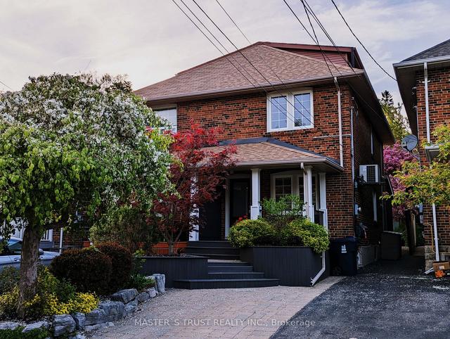 172 Fairlawn Ave, House semidetached with 2 bedrooms, 3 bathrooms and 1 parking in Toronto ON | Image 1