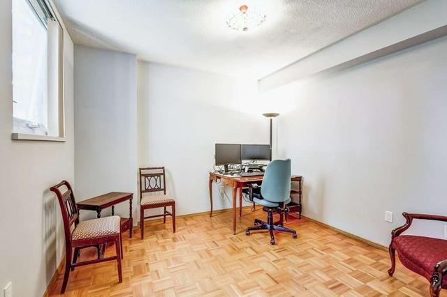 107 - 250 Scarlett Rd, Condo with 2 bedrooms, 2 bathrooms and 1 parking in Toronto ON | Image 7