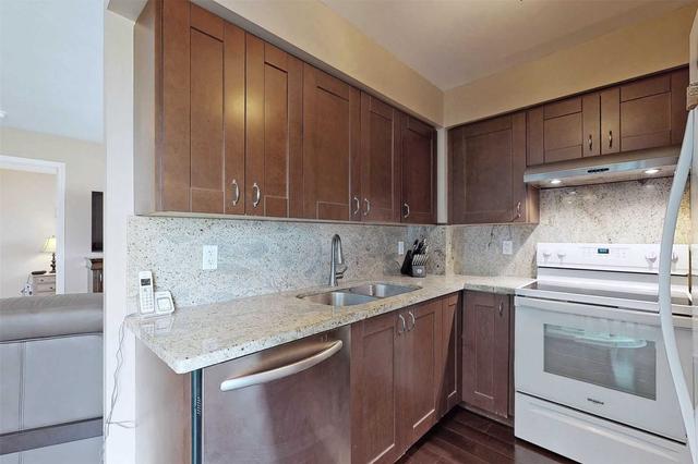 403 - 11 Oneida Cres, Condo with 2 bedrooms, 2 bathrooms and 2 parking in Richmond Hill ON | Image 2
