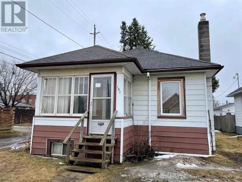 192 Brock St E, House detached with 2 bedrooms, 1 bathrooms and null parking in Thunder Bay ON | Card Image