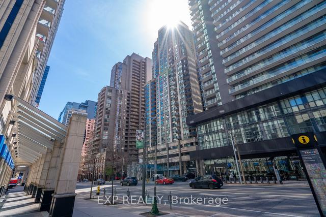902 - 750 Bay St, Condo with 1 bedrooms, 1 bathrooms and 1 parking in Toronto ON | Image 29