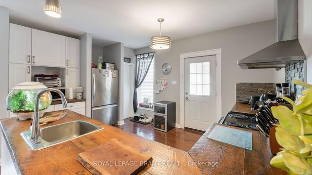 17 Terrace Hill St, House detached with 3 bedrooms, 4 bathrooms and 4 parking in Brantford ON | Image 11