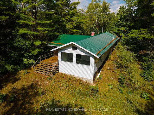 8860 Highway 41, House detached with 2 bedrooms, 1 bathrooms and 10 parking in Addington Highlands ON | Image 9