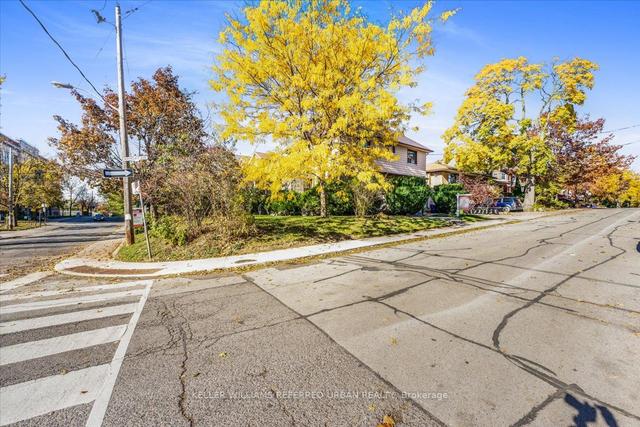 2 Northcliffe Blvd, House detached with 4 bedrooms, 3 bathrooms and 4 parking in Toronto ON | Image 29