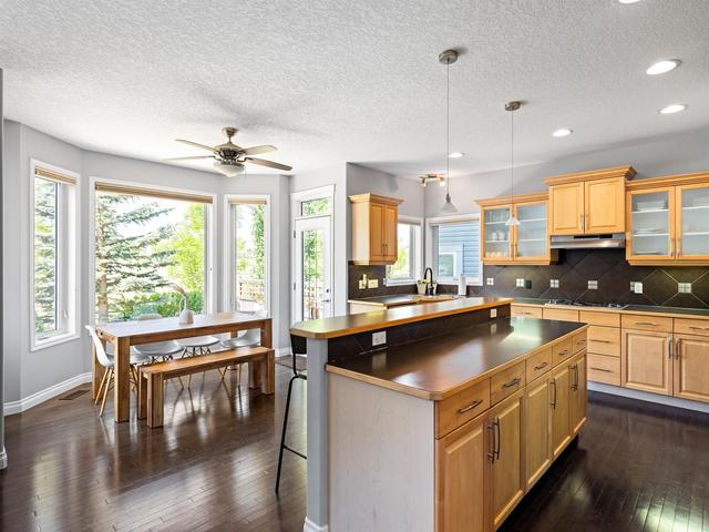 39 Cougar Plateau Place Sw, House detached with 4 bedrooms, 3 bathrooms and 4 parking in Calgary AB | Image 13