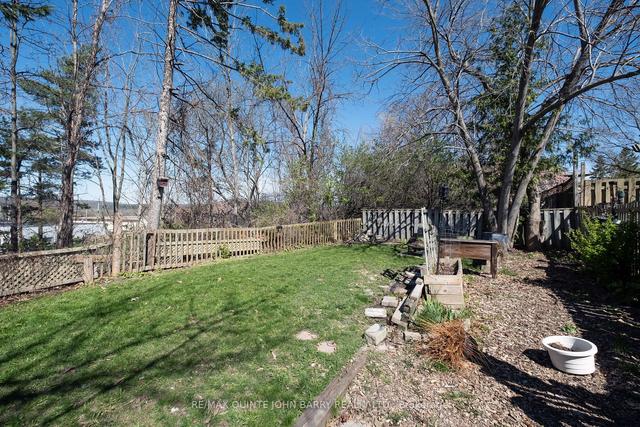 110 Prospect Hill, House detached with 2 bedrooms, 2 bathrooms and 6 parking in Quinte West ON | Image 2