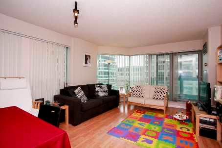 503 - 10 Queens Quay St W, Condo with 1 bedrooms, 1 bathrooms and 1 parking in Toronto ON | Image 2