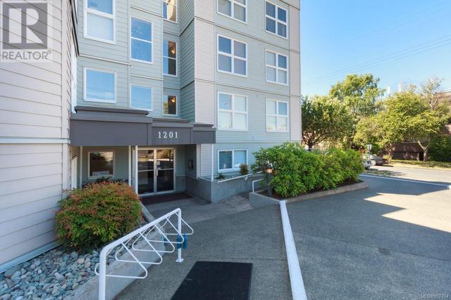 201 - 1201 Hillside Ave, Condo with 2 bedrooms, 2 bathrooms and 1 parking in Victoria BC | Image 2