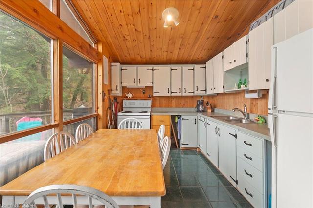 7346 Go Home Lake Shore, House detached with 3 bedrooms, 1 bathrooms and null parking in Georgian Bay ON | Image 3
