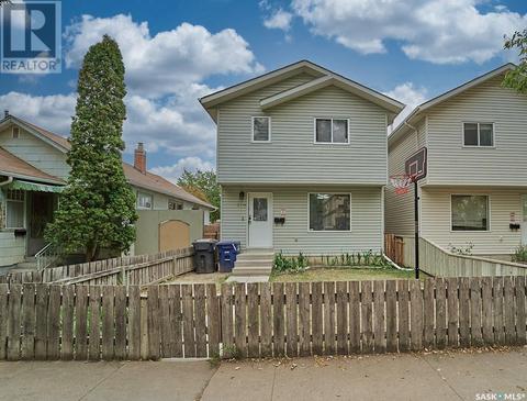 216a N Avenue S, House semidetached with 3 bedrooms, 2 bathrooms and null parking in Saskatoon SK | Card Image