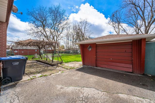 7088 Minotola Ave, House detached with 3 bedrooms, 2 bathrooms and 4 parking in Mississauga ON | Image 9