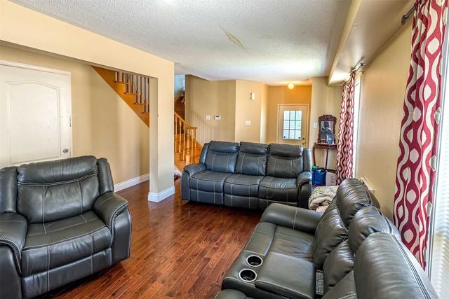 8 Vauxhall Cres, House semidetached with 4 bedrooms, 4 bathrooms and 3 parking in Brampton ON | Image 6