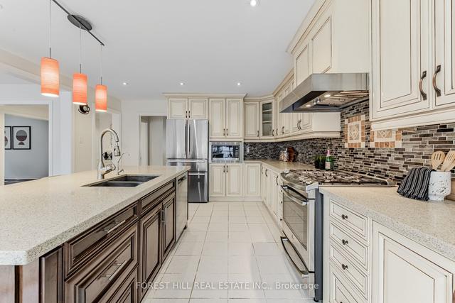 25 Cantex Crt, House detached with 5 bedrooms, 5 bathrooms and 6 parking in Richmond Hill ON | Image 7