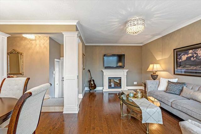 7 Atwood Pl, House detached with 3 bedrooms, 2 bathrooms and 5 parking in Toronto ON | Image 3