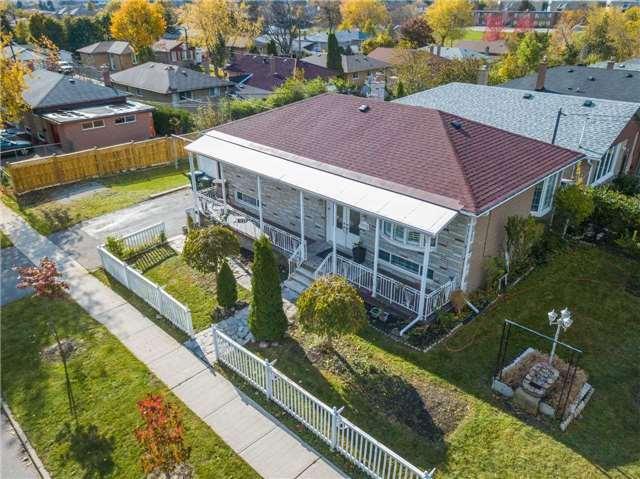 56 Ascolda Blvd, House detached with 3 bedrooms, 2 bathrooms and 2 parking in Toronto ON | Image 2
