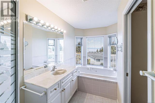 5658 Malibu Terr, House detached with 6 bedrooms, 4 bathrooms and 4 parking in Nanaimo BC | Image 32