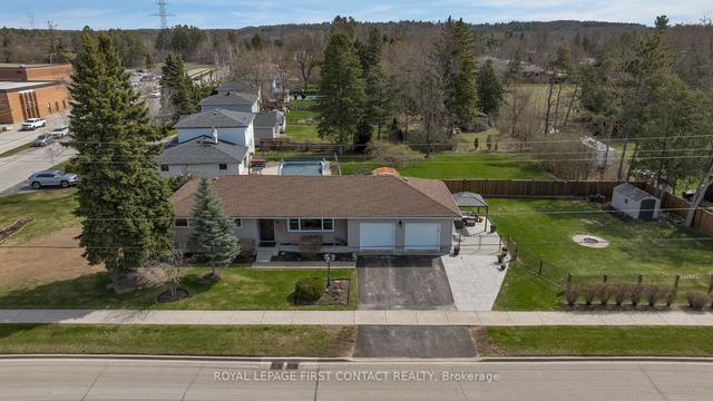 35 Park Ave, House detached with 3 bedrooms, 2 bathrooms and 5 parking in East Gwillimbury ON | Image 28