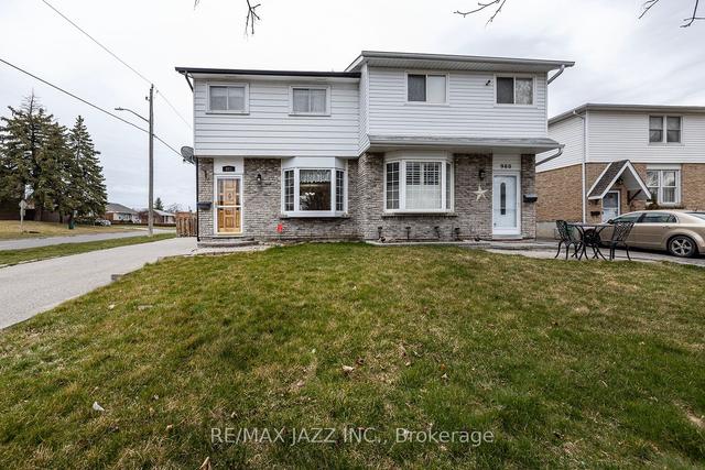 982 Renfrew Crt, House semidetached with 3 bedrooms, 2 bathrooms and 3 parking in Oshawa ON | Image 12